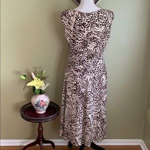 Dress - women’s sleeveless midi print dress Size 8